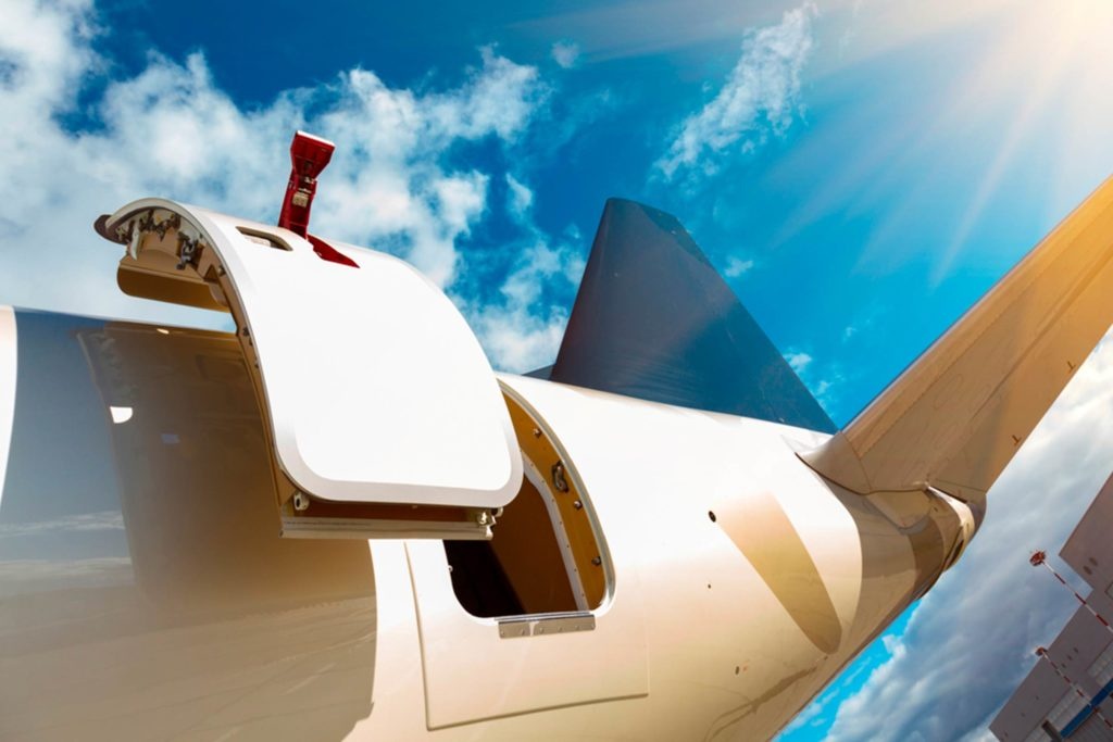 mở cửa máy bay ảnh 2 mo cua may bay anh 2