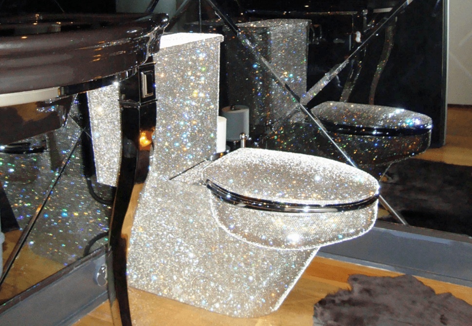 Nhung toilet dat nhat hanh tinh hinh anh