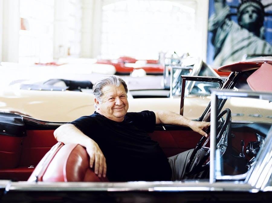 Kiem gan 2 ty USD nho ban sieu xe phe lieu hinh anh