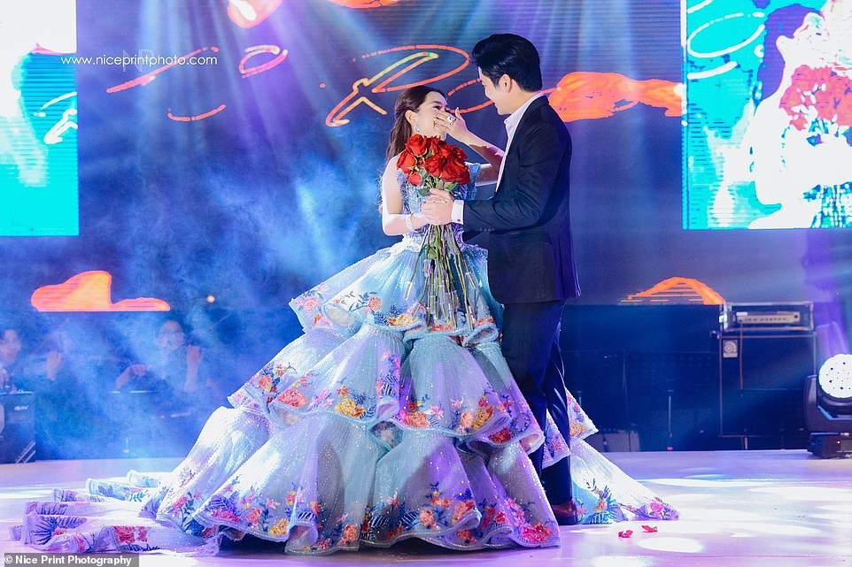 Tiec sinh nhat 18 tuoi sang chanh cua con gai dai gia Philippines hinh anh