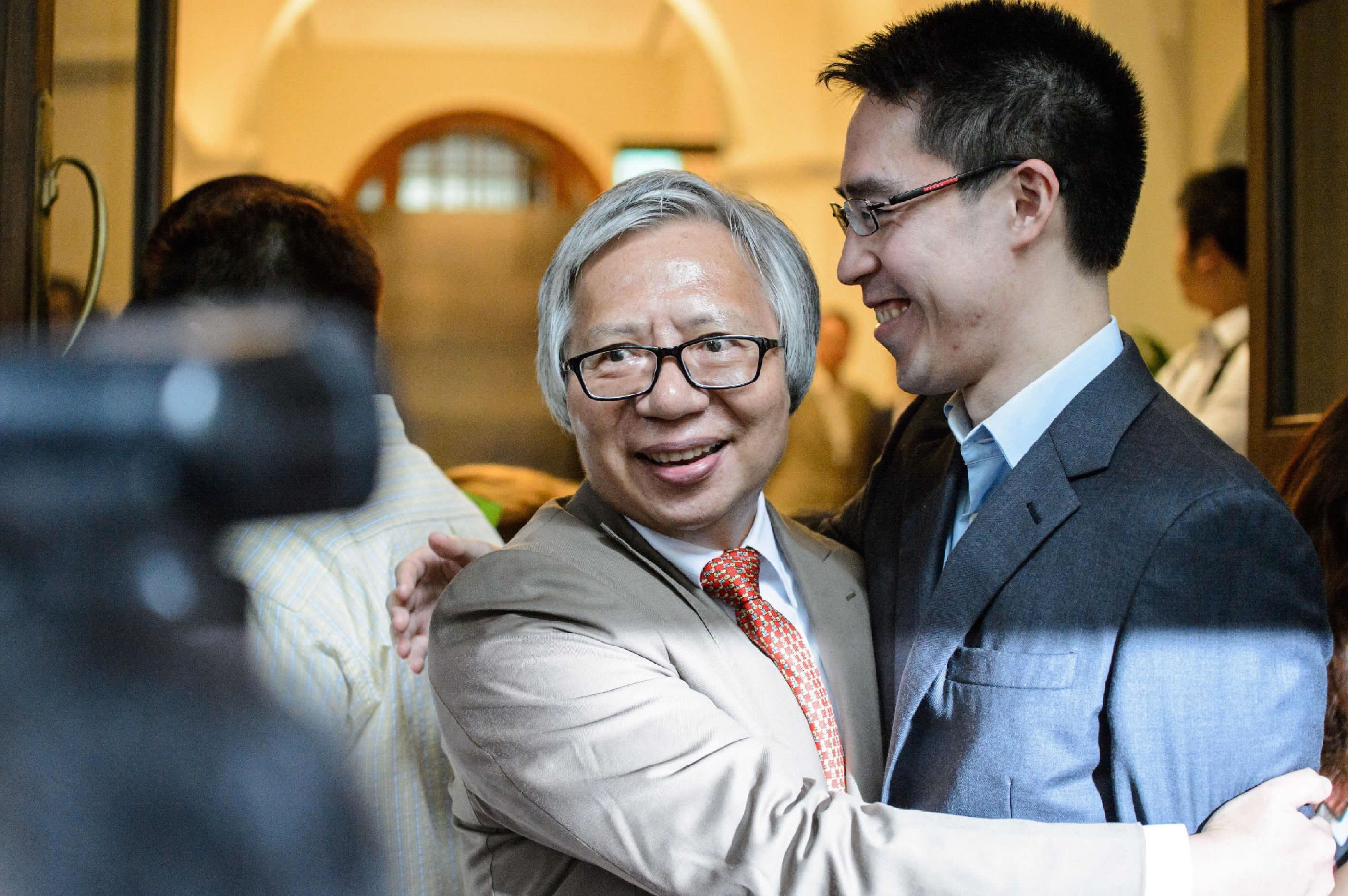 gia toc giau nhat Hong Kong xin chinh phu giup do anh 1