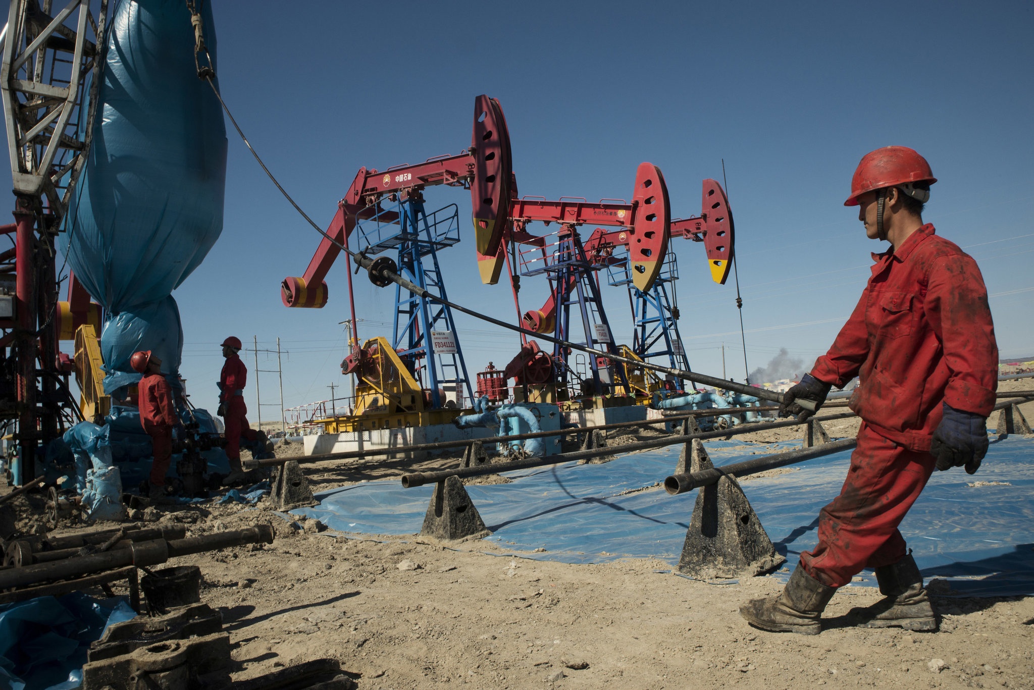 Thi truong dau mo gap kho vi virus corona hinh anh