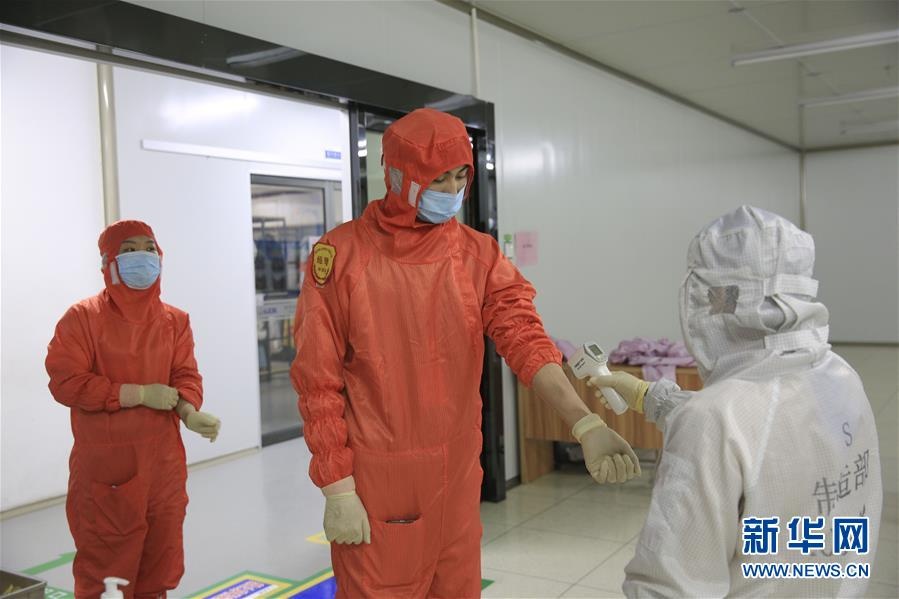 nguoi Trung Quoc di lam trong dich virus corona anh 3