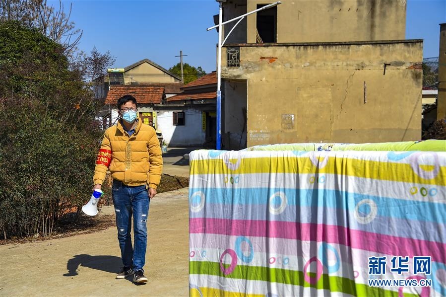 nguoi Trung Quoc van sinh hoat binh thuong trong vung dich anh 8