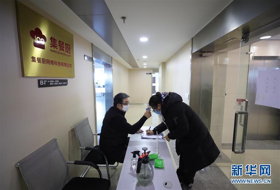 khong khi lam viec trong dich virus corona anh 2