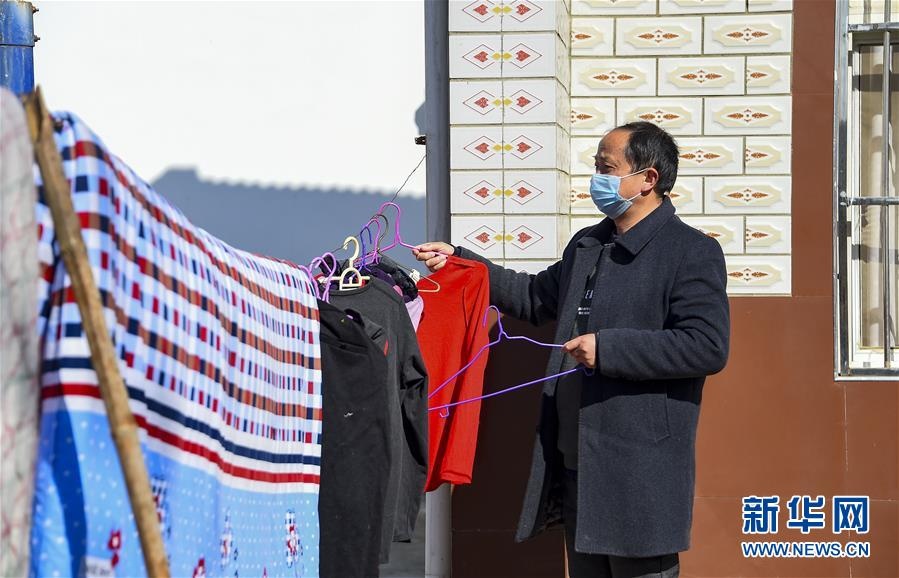 nguoi Trung Quoc van sinh hoat binh thuong trong vung dich anh 9