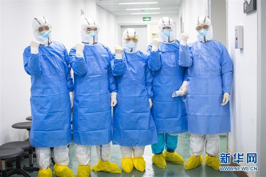 nguoi Trung Quoc van sinh hoat binh thuong trong vung dich anh 4