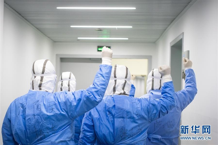 nguoi Trung Quoc van sinh hoat binh thuong trong vung dich anh 6