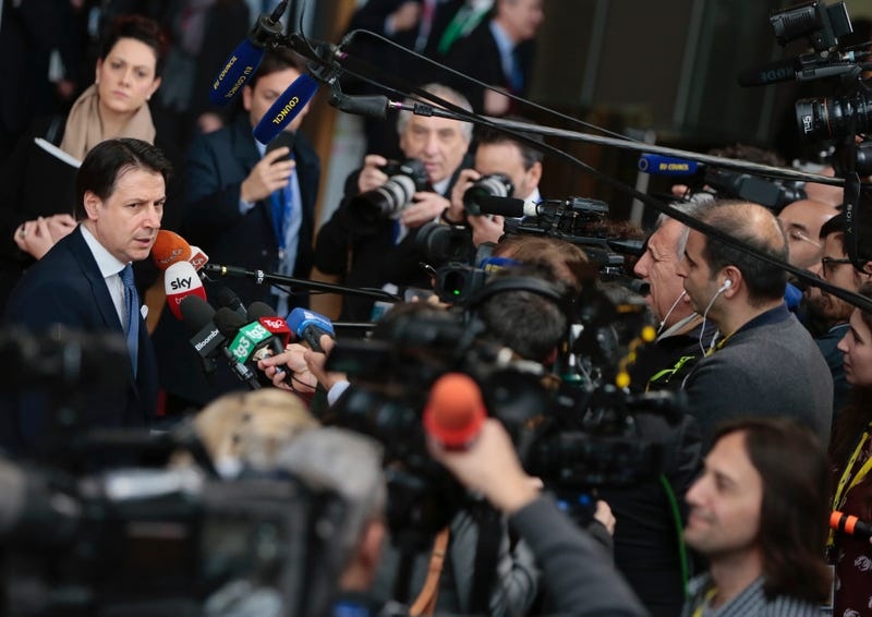 nguoi Italy trong tam dich Covid-19 anh 8