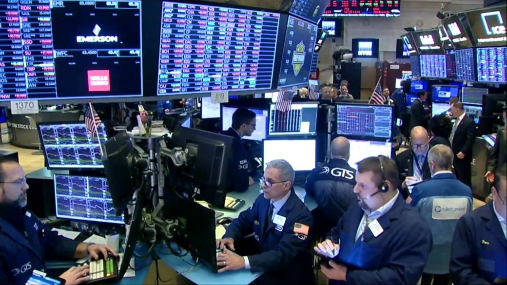 chung khoan giam vi dich Covid-19 anh 1