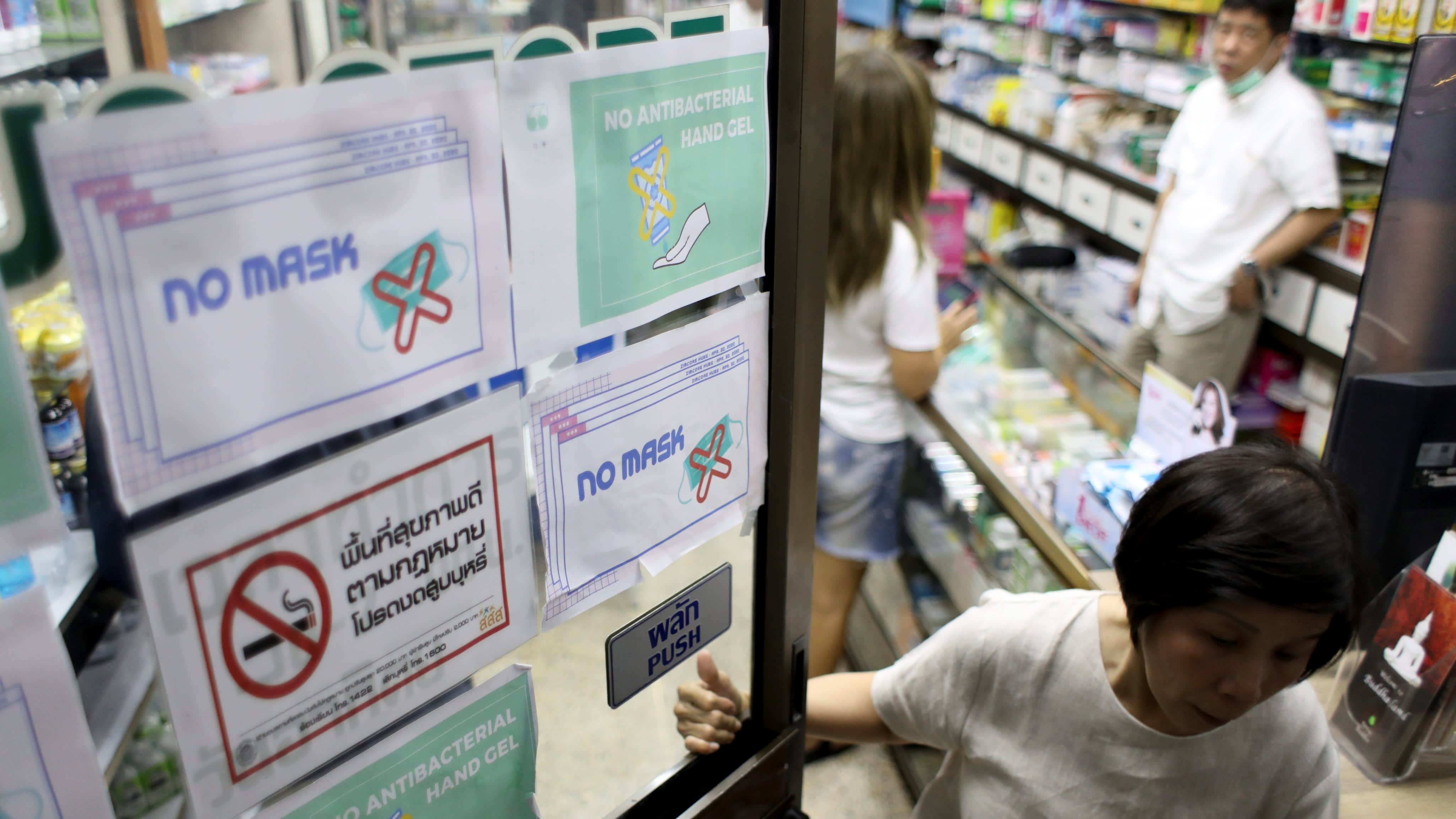 Mua hang tich tru vi so Covid-10 anh 4