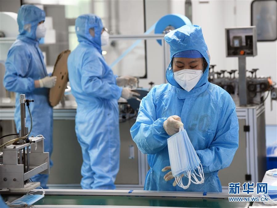 san xuat khau trang o Trung Quoc anh 3