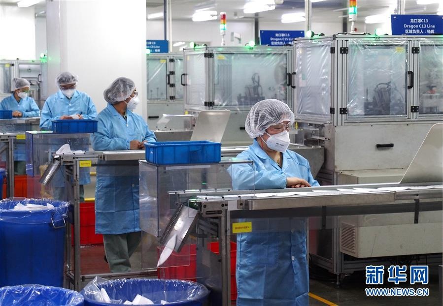 san xuat khau trang o Trung Quoc anh 4