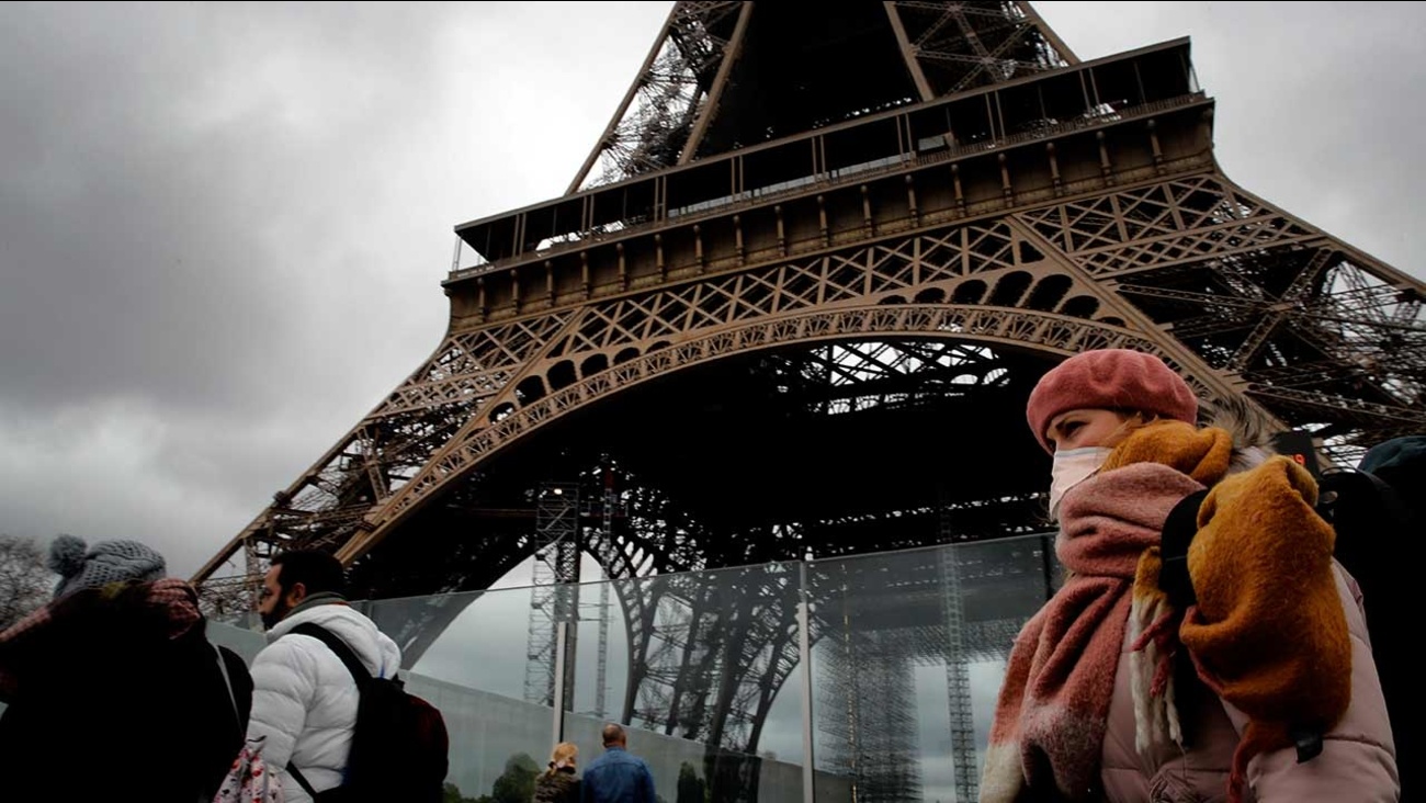 LVMH san xuat gel rua tay anh 1