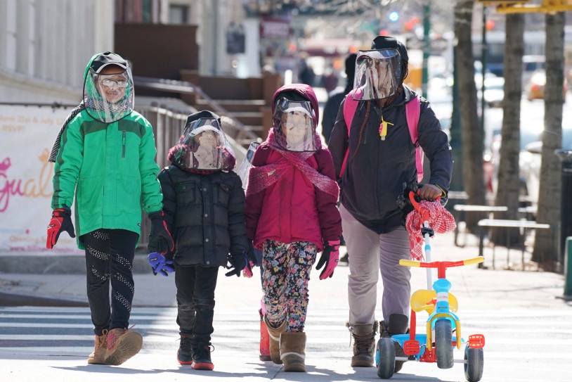 nguoi  New York sinh hoat trong dich Covid-19 anh 1