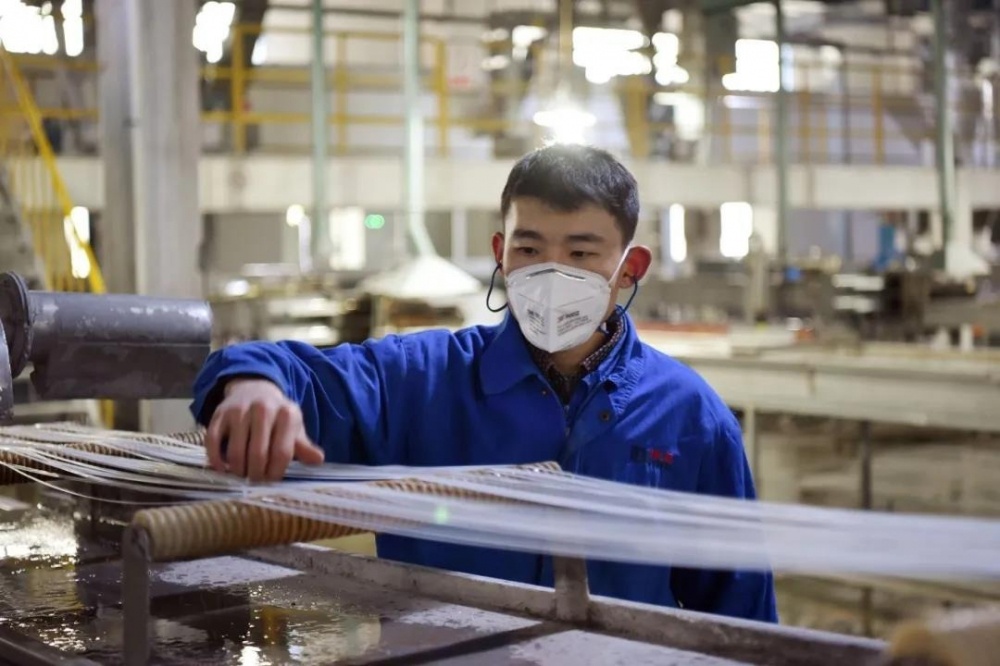 Tai san cua doanh nhan TQ tang 2 ty USD nho san xuat vai khau trang hinh anh