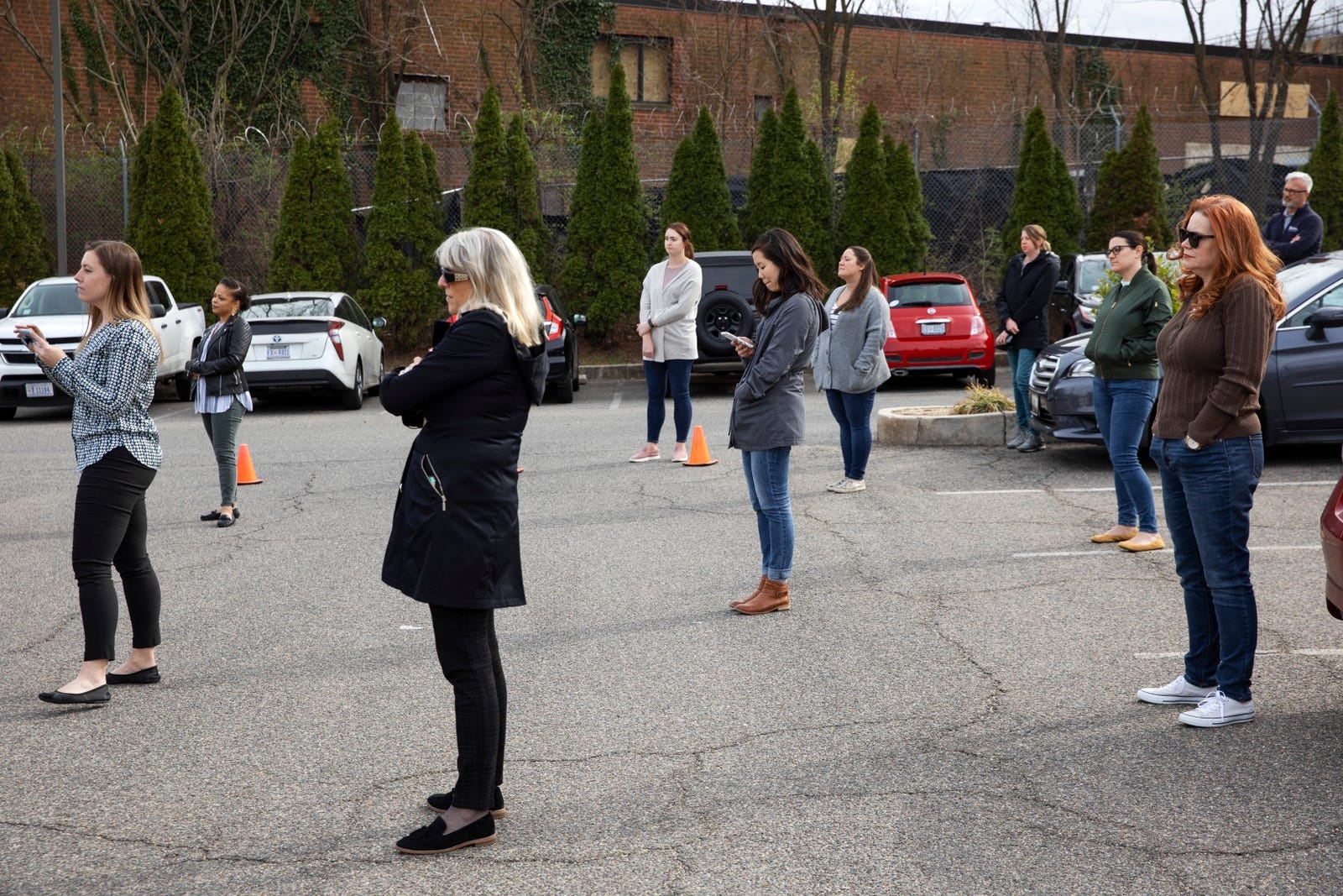 nguoi dan tuan thu gian cach xa hoi anh 17
