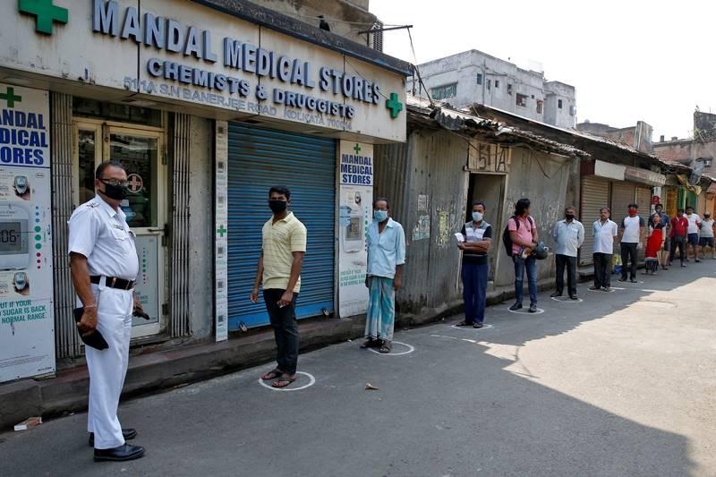 nguoi dan tuan thu gian cach xa hoi anh 22