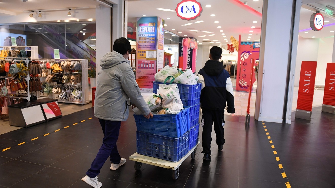 nguoi dan tuan thu gian cach xa hoi anh 6