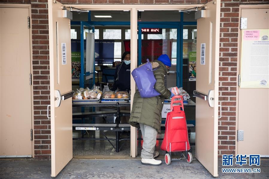 nguoi dan tuan thu gian cach xa hoi anh 2