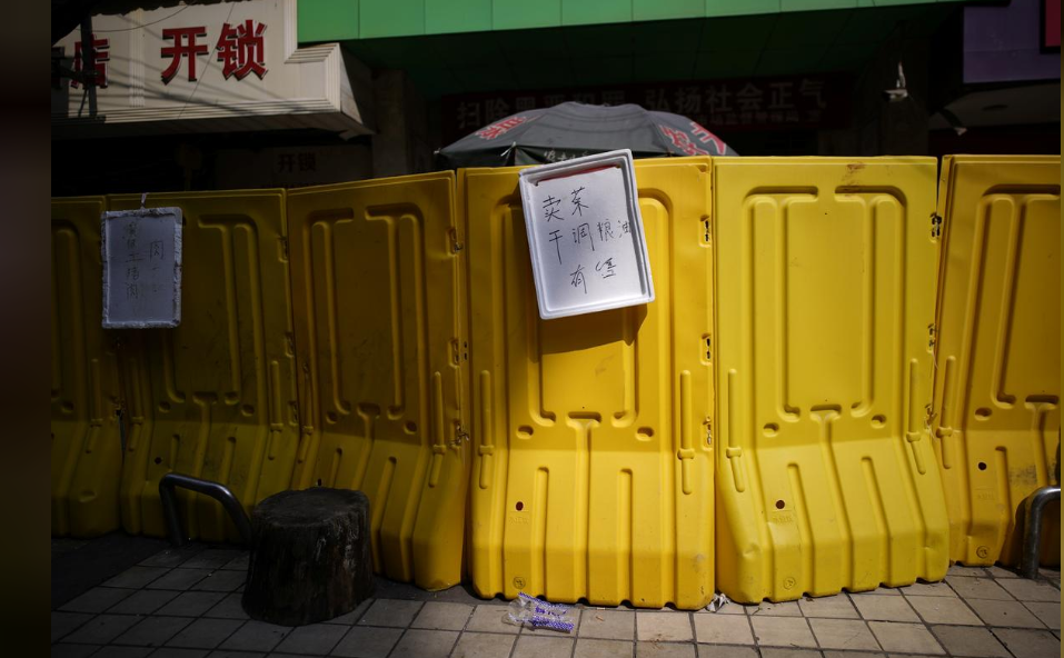 nguoi Vu Han di cho khi bi phong toa anh 5