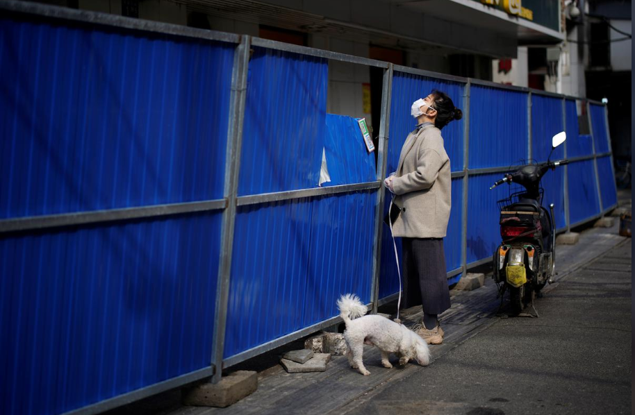 nguoi Vu Han di cho khi bi phong toa anh 4