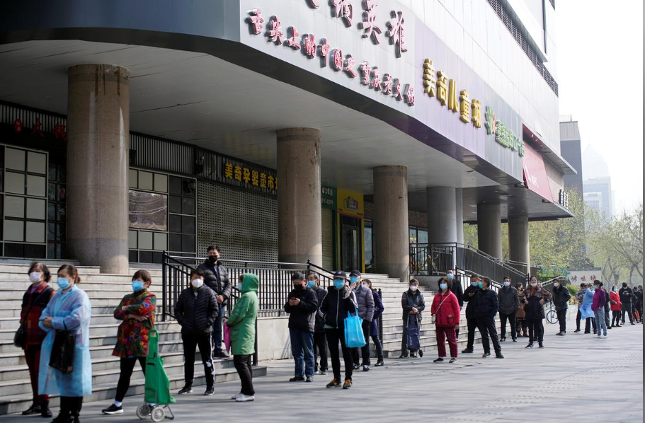 nguoi Vu Han di cho khi bi phong toa anh 6