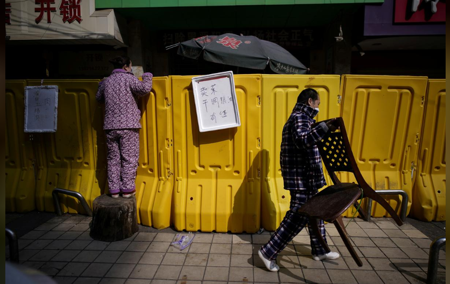 nguoi Vu Han di cho khi bi phong toa anh 8