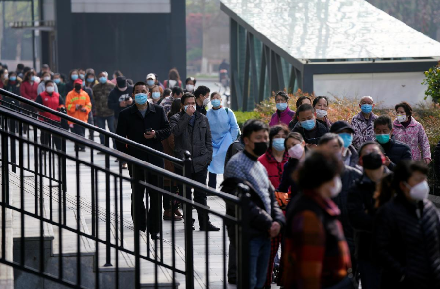 nguoi Vu Han di cho khi bi phong toa anh 11