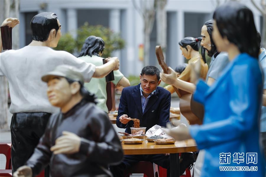 nguoi Trung Quoc lam viec,  vui choi anh 4