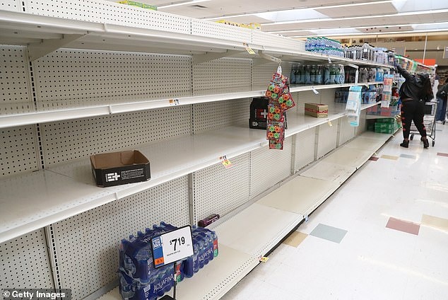 nguoi My trao doi hang hoa anh 1