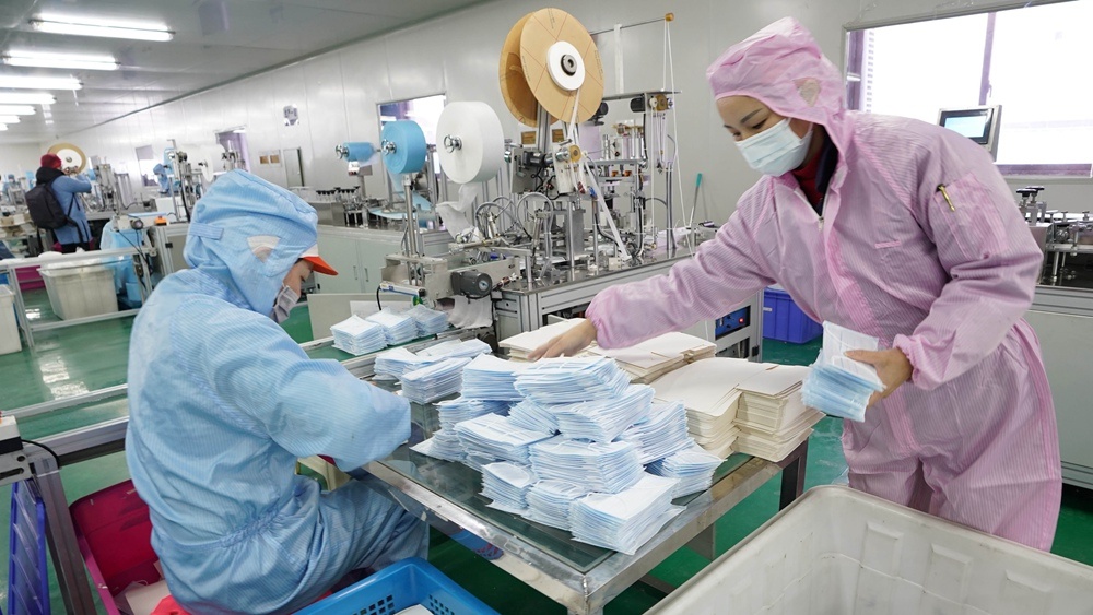 Trung Quoc ban gan 4 ty khau trang trong thang 3, bi che ve chat luong hinh anh