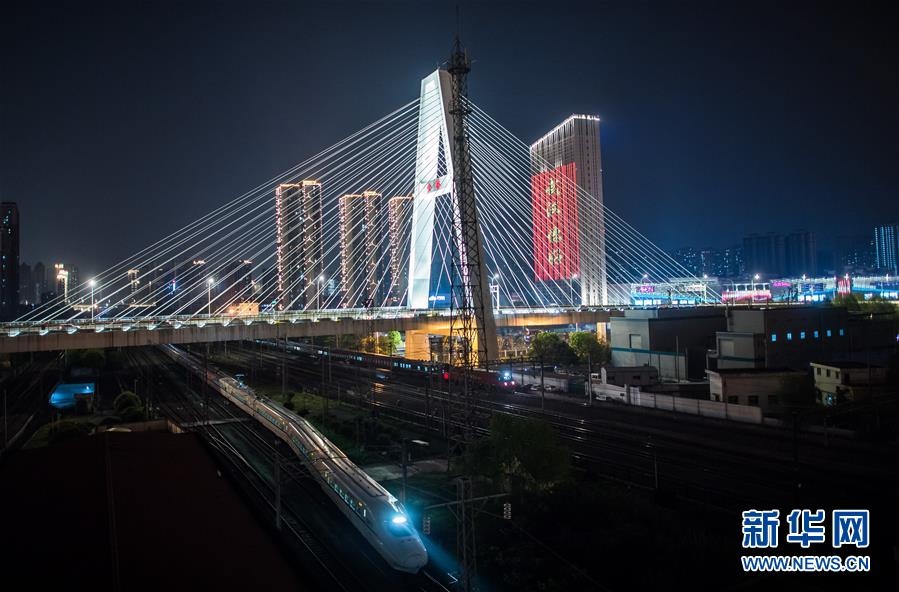 Tam dich Vu Han nhin tu tren cao sau khi ket thuc 76 ngay phong toa hinh anh