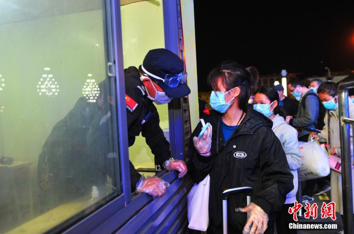 san bay,  ga tau tai Vu Han anh 14