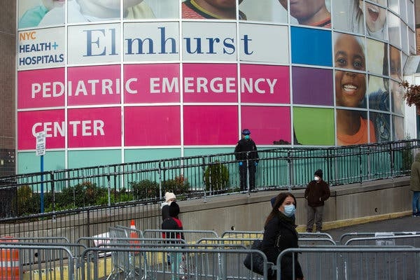 Thi truong New York kien 3 hieu thuoc vi thoi gia khau trang hinh anh