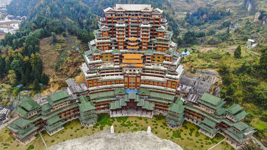 Co gi ben trong cac du an dot hang ty USD o huyen ngheo Trung Quoc hinh anh