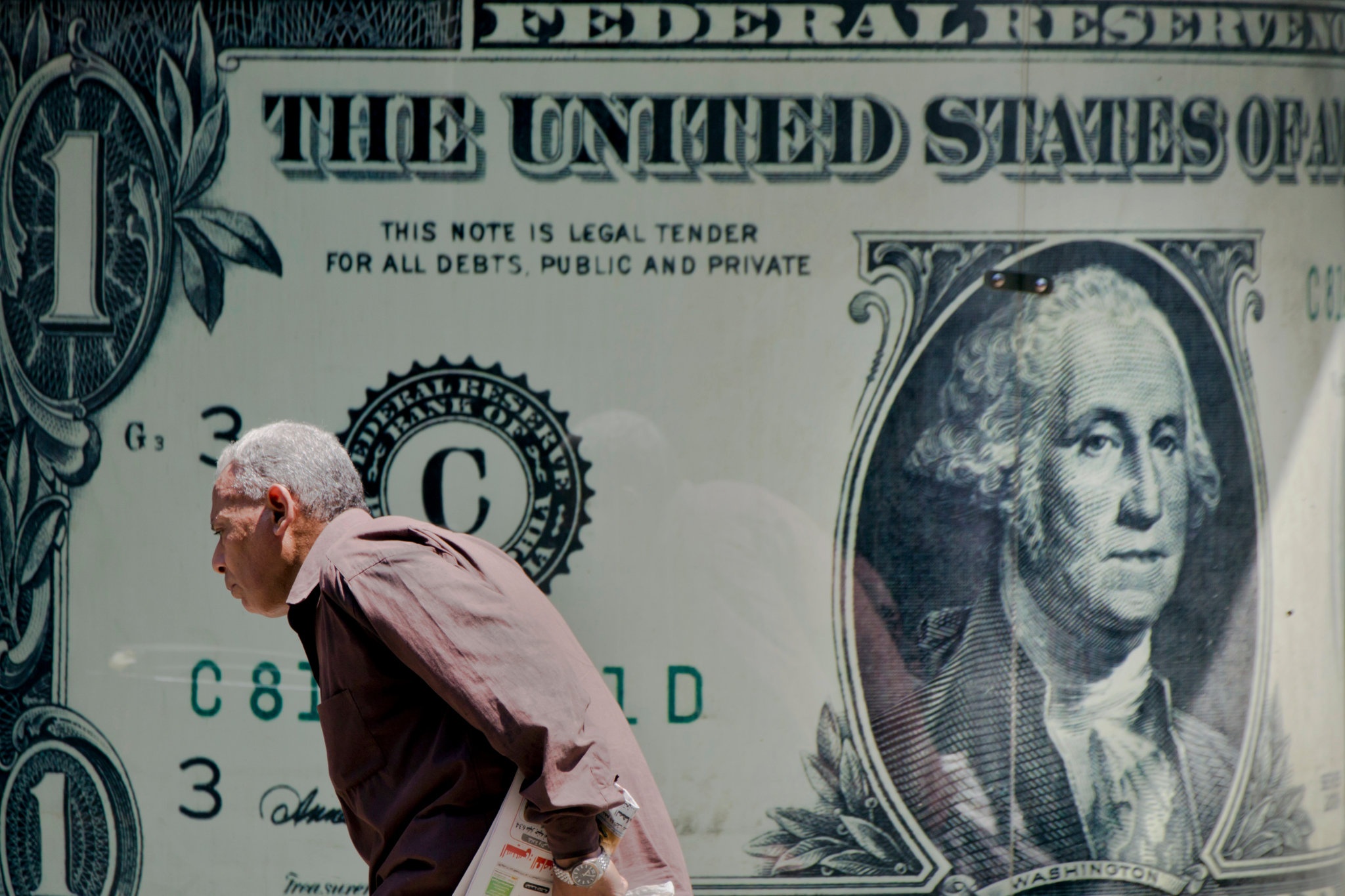 Ngan hang My: 'Dong USD co nguy co danh mat vi the doc ton' hinh anh