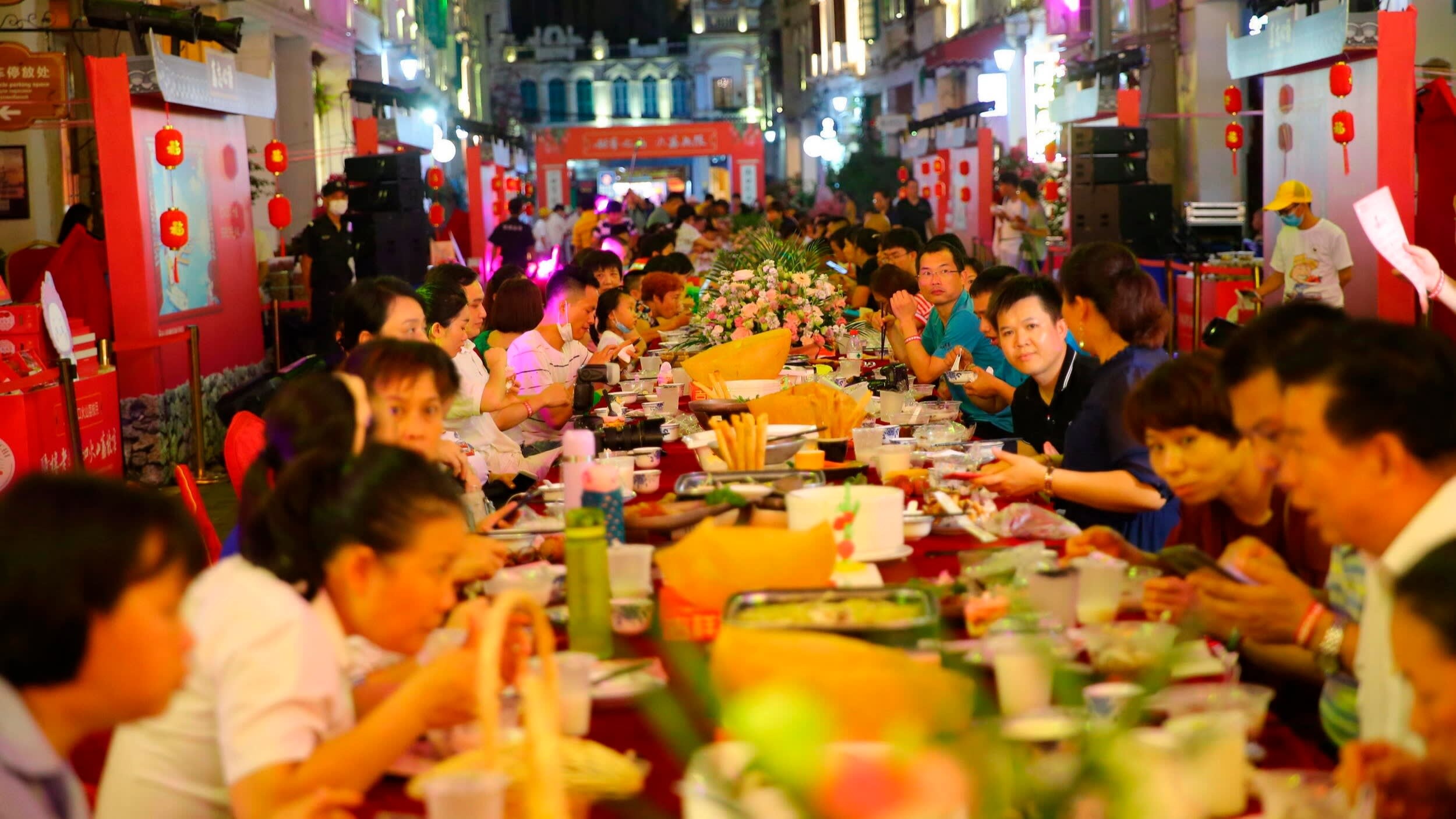 Vi sao Trung Quoc mo chien dich chong lang phi thuc pham? hinh anh