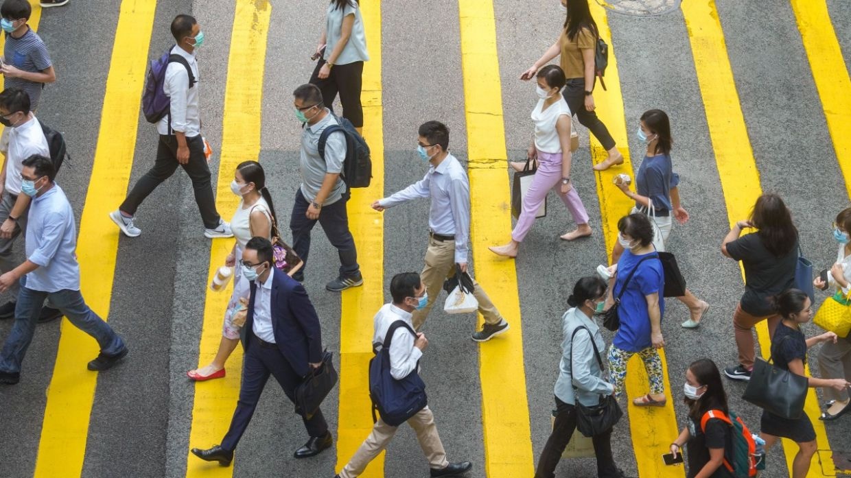 Nguoi Hong Kong so mat viec vi dich Covid-19 hon nguoi My, Anh hinh anh