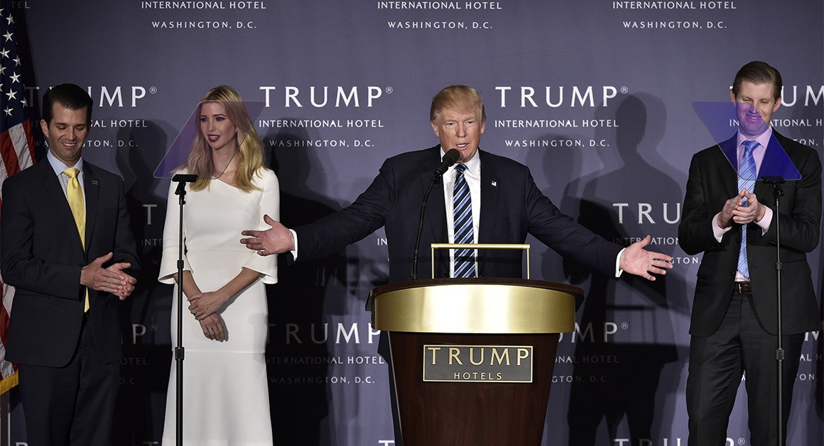 Cong ty cua Tong thong Trump phai som tra no 400 trieu USD hinh anh