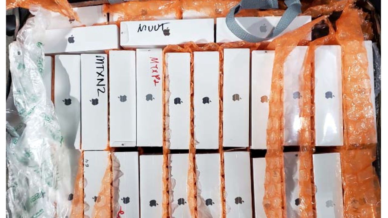 FBI pha duong day buon lau do Apple tu My sang Nga hinh anh