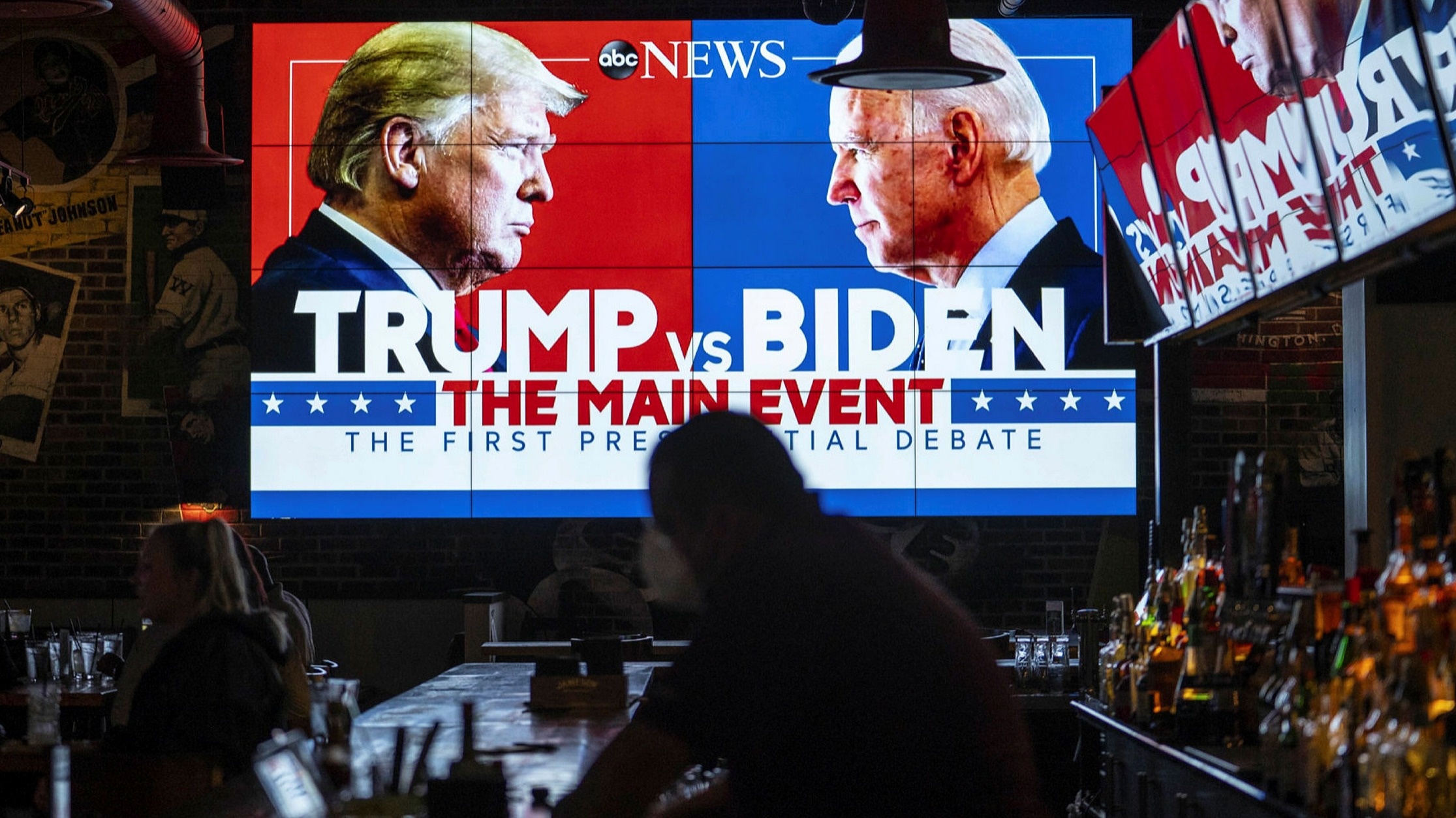 Pho Wall du bao ong Trump hay ong Biden chien thang? hinh anh