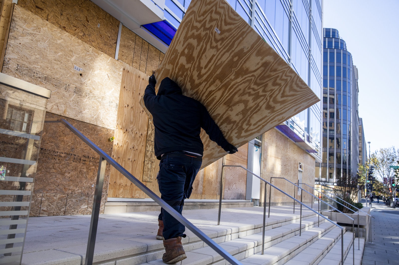 cua hang My gia co phong bao loan anh 1