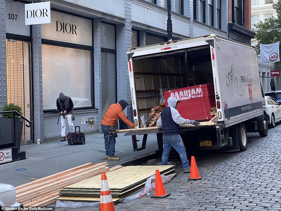 cua hang My gia co phong bao loan anh 6