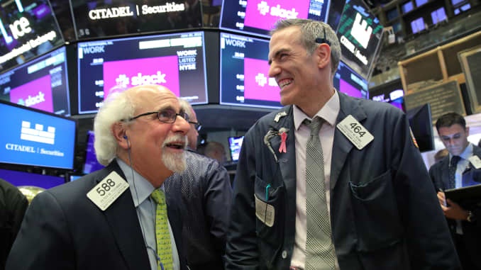 Pho Wall lap dinh khi chinh quyen Trump bat dau chuyen giao quyen luc hinh anh