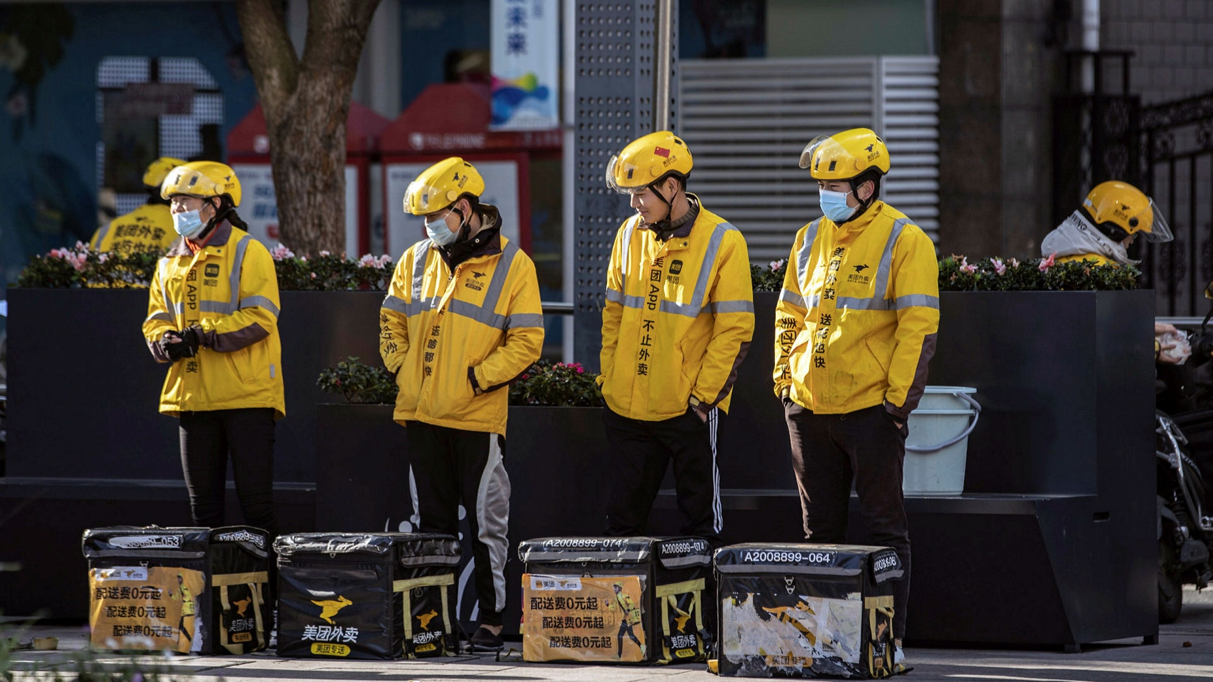 shipper trung quoc lam viec xuyen tet anh 7