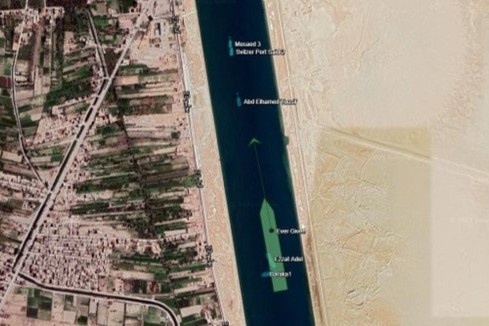 Anh ve tinh cho thay tau Ever Given dang di chuyen hinh anh