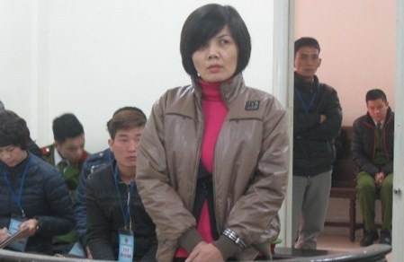 Nu hieu pho truong cao dang lua 2,2 ty hinh anh