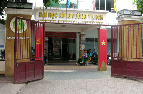 DH Hung Vuong cho tat ca giang vien thoi viec phai dung luat hinh anh