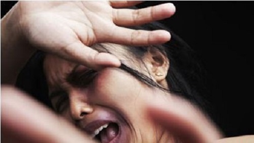 Linh 15 nam tu vi danh dap, ep con no tra tien hinh anh